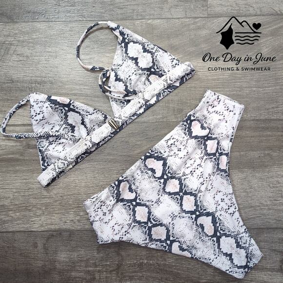 Charmleaks Triangle Bikini Swimsuit Size M - Picture 3 of 3